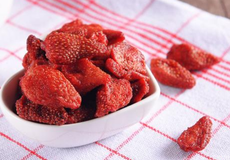 凍干草莓怎么吃 凍干草莓和草莓干的區(qū)別 凍干草莓怎么吃 凍干草莓和草莓干的區(qū)別