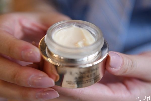 蘭蔻菁純眼霜真的能去皺紋嗎 蘭蔻菁純眼霜功效 蘭蔻菁純眼霜真的能去皺紋嗎 蘭蔻菁純眼霜功效