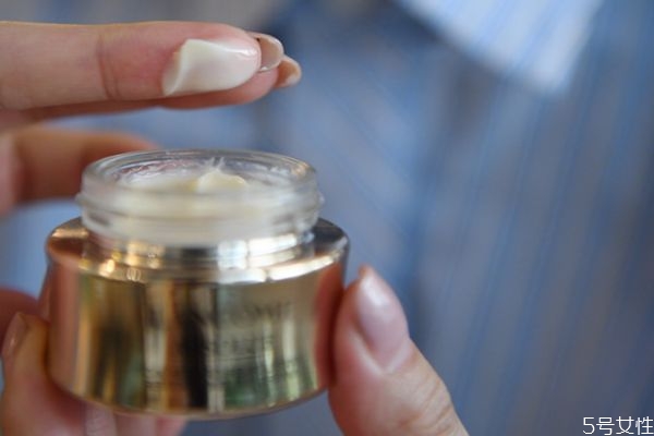 蘭蔻菁純眼霜真的能去皺紋嗎 蘭蔻菁純眼霜功效 蘭蔻菁純眼霜真的能去皺紋嗎 蘭蔻菁純眼霜功效