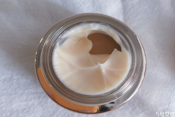 蘭蔻菁純國(guó)內(nèi)國(guó)外的有區(qū)別嗎 蘭蔻菁純眼霜值得買嗎 蘭蔻菁純國(guó)內(nèi)國(guó)外的有區(qū)別嗎 蘭蔻菁純眼霜值得買嗎