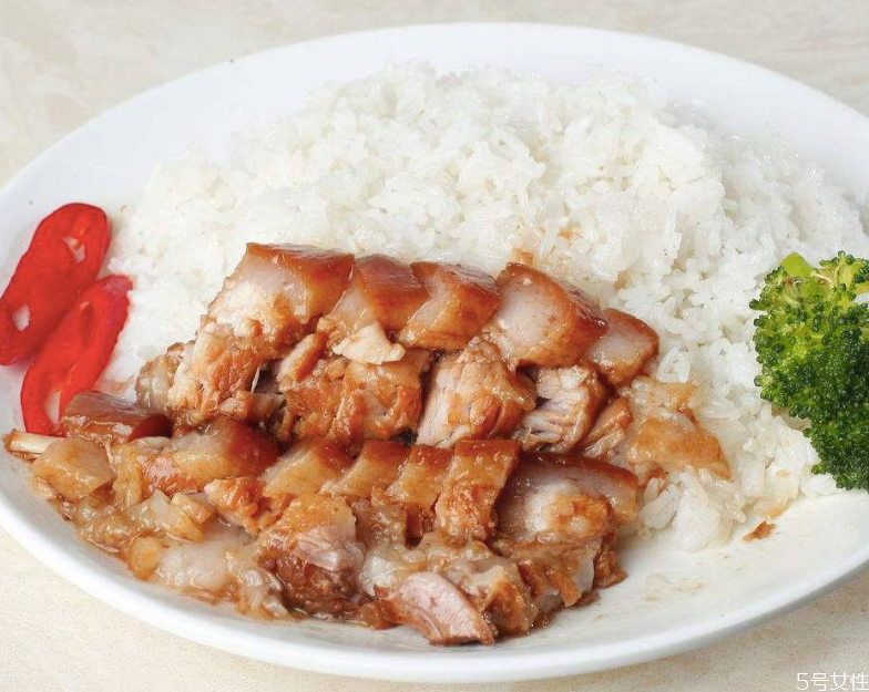 豬腳飯的做法 經(jīng)常吃豬腳飯會發(fā)胖嗎 豬腳飯的做法 經(jīng)常吃豬腳飯會發(fā)胖嗎