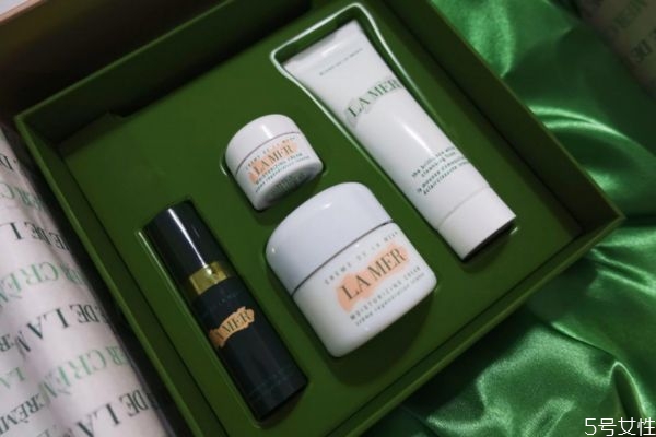 精華液的用量是多少 精華液涂多少合適 精華液的用量是多少 精華液涂多少合適