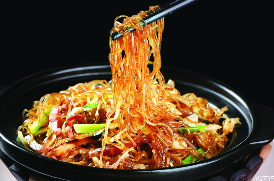 粉絲用冷水泡還是熱水 干粉絲怎么泡 粉絲用冷水泡還是熱水 干粉絲怎么泡