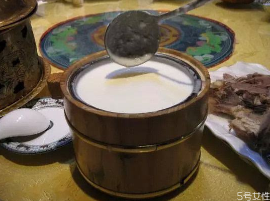 馬奶酒怎么喝 馬奶酒保質(zhì)期多長時(shí)間 馬奶酒怎么喝 馬奶酒保質(zhì)期多長時(shí)間