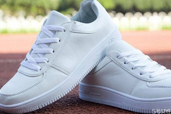 鞋子有點(diǎn)擠怎么弄大 鞋子撐大的小妙招 鞋子有點(diǎn)擠怎么弄大 鞋子撐大的小妙招