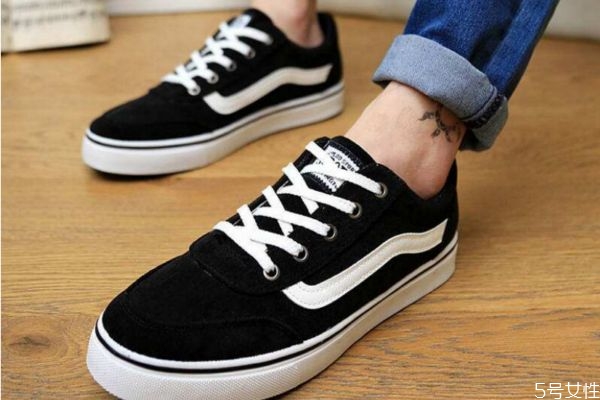 鞋子有點(diǎn)擠怎么弄大 鞋子撐大的小妙招 鞋子有點(diǎn)擠怎么弄大 鞋子撐大的小妙招