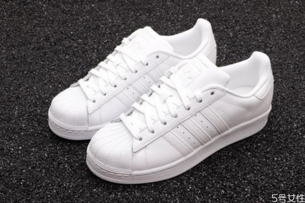 阿迪達(dá)斯貝殼頭版本有哪些 金標(biāo)貝殼頭有幾個版本 阿迪達(dá)斯貝殼頭版本有哪些 金標(biāo)貝殼頭有幾個版本