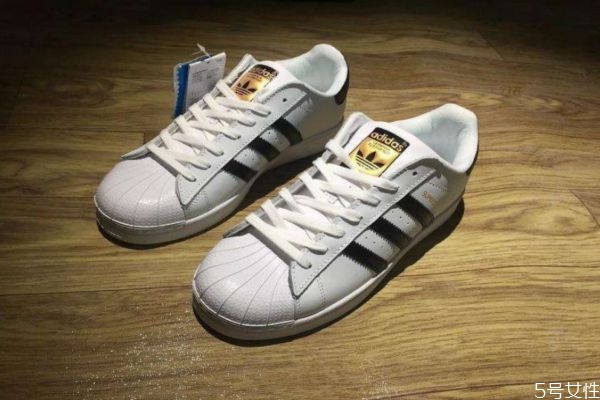 貝殼頭鞋墊能扯下來嗎 金標(biāo)貝殼頭新老款的區(qū)別 貝殼頭鞋墊能扯下來嗎 金標(biāo)貝殼頭新老款的區(qū)別