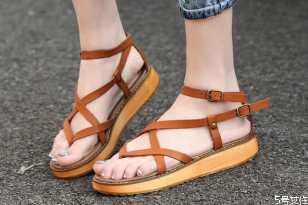 鞋帶磨腳怎么辦 涼鞋鞋帶磨腳背怎么辦 鞋帶磨腳怎么辦 涼鞋鞋帶磨腳背怎么辦