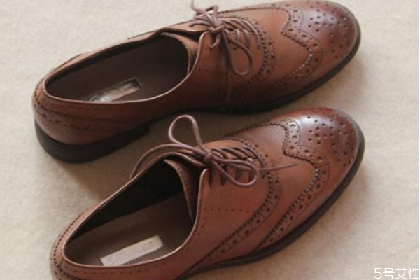 德比鞋和牛津鞋哪個好 德比鞋和牛津鞋區(qū)別 德比鞋和牛津鞋哪個好 德比鞋和牛津鞋區(qū)別
