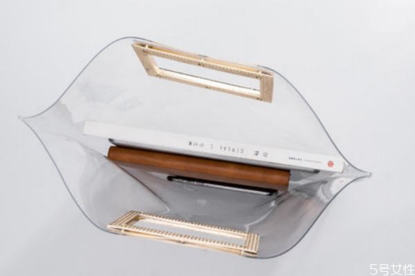 透明包包發(fā)黃怎么辦 包包護(hù)理注意事項 透明包包發(fā)黃怎么辦 包包護(hù)理注意事項