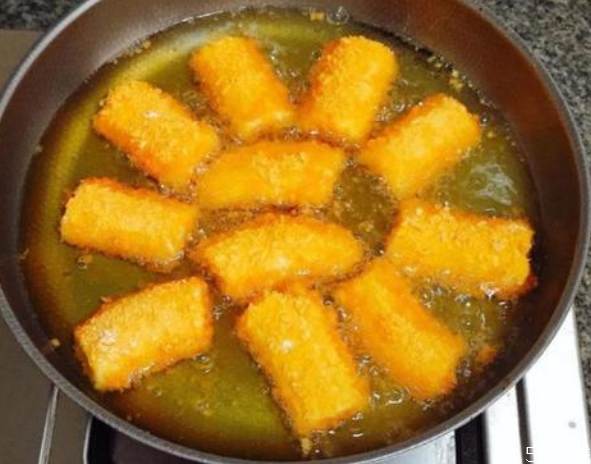 香蕉沒有面包糠怎么炸 炸香蕉不放面包糠的做法 香蕉沒有面包糠怎么炸 炸香蕉不放面包糠的做法