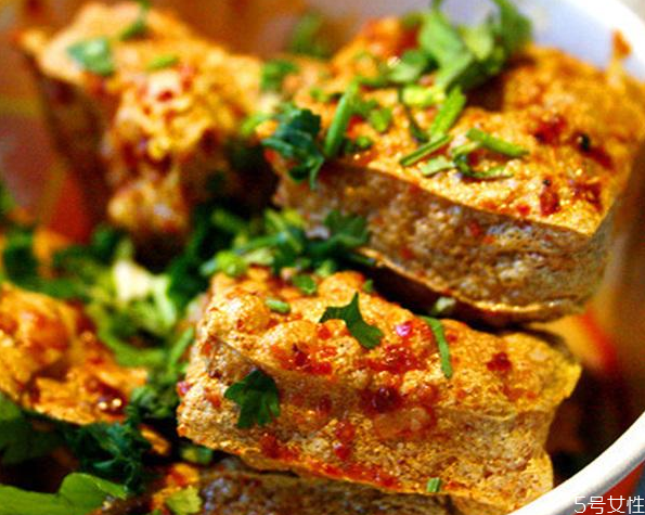 臭豆腐高湯怎么熬好喝 臭豆腐的醬汁秘方 臭豆腐高湯怎么熬好喝 臭豆腐的醬汁秘方