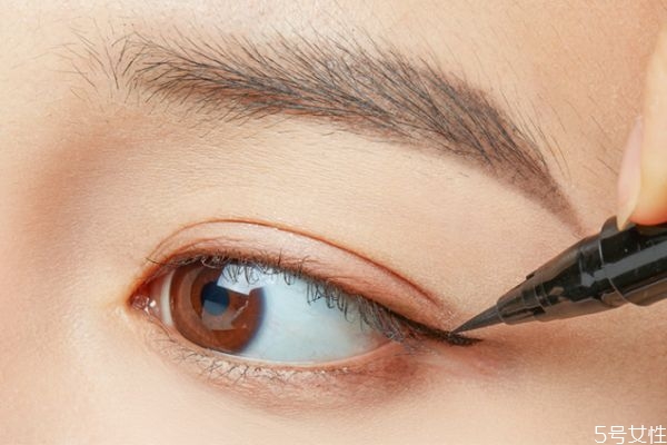 為什么一化妝就顯老 哪種人化妝反而不好看 為什么一化妝就顯老 哪種人化妝反而不好看