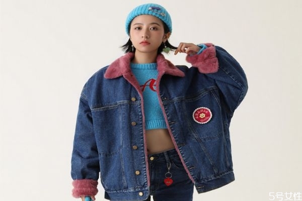 洗牛仔的水為什么發(fā)黃 牛仔外套發(fā)黃能洗掉嗎 洗牛仔的水為什么發(fā)黃 牛仔外套發(fā)黃能洗掉嗎