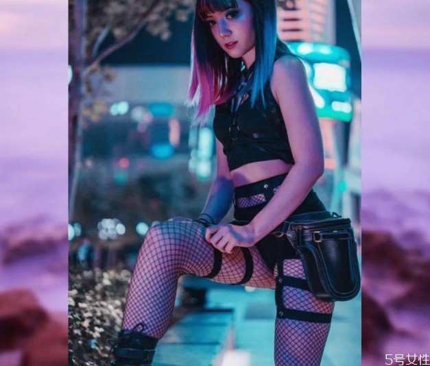 女生腿上戴的黑帶是啥 女生腿上綁腿環(huán)的寓意 女生腿上戴的黑帶是啥 女生腿上綁腿環(huán)的寓意