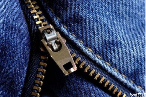 拉鏈不順滑怎么辦 怎樣讓拉鏈更順滑 拉鏈不順滑怎么辦 怎樣讓拉鏈更順滑