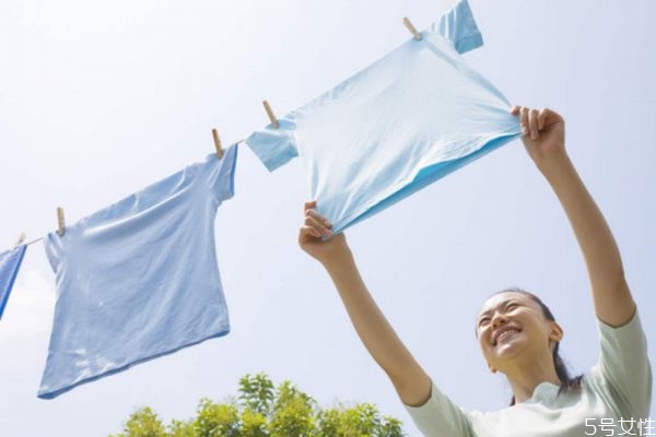衣服怎么曬不皺 晾衣服怎么防止蟲子 衣服怎么曬不皺 晾衣服怎么防止蟲子