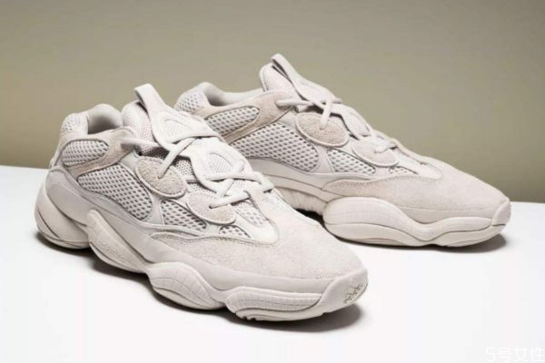 新鞋膠味刺鼻怎么辦 鞋子膠味太大是甲醛嗎 新鞋膠味刺鼻怎么辦 鞋子膠味太大是甲醛嗎