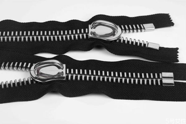 拉鏈中間崩開了怎么辦 拉鏈的保養(yǎng)技巧 拉鏈中間崩開了怎么辦 拉鏈的保養(yǎng)技巧