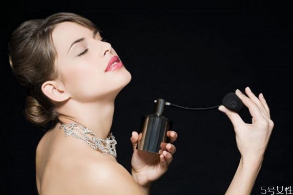 香水變渾濁還能用嗎 保存香水的注意事項(xiàng) 香水變渾濁還能用嗎 保存香水的注意事項(xiàng)