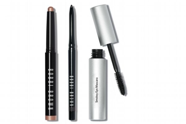 涂睫毛膏睫毛會長長嗎 刷睫毛膏一定要打底嗎 涂睫毛膏睫毛會長長嗎 刷睫毛膏一定要打底嗎