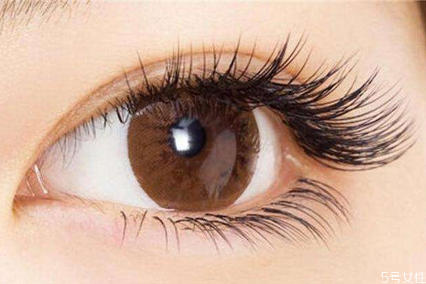 戴美瞳眼睛干澀怎么辦 美瞳戴著霧蒙蒙的怎么回事 戴美瞳眼睛干澀怎么辦 美瞳戴著霧蒙蒙的怎么回事