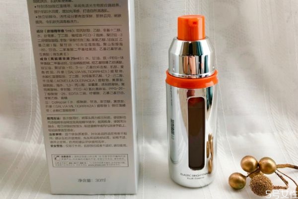 精華液和肌底液哪個(gè)先用 肌底液和精華是不是一樣的 精華液和肌底液哪個(gè)先用 肌底液和精華是不是一樣的