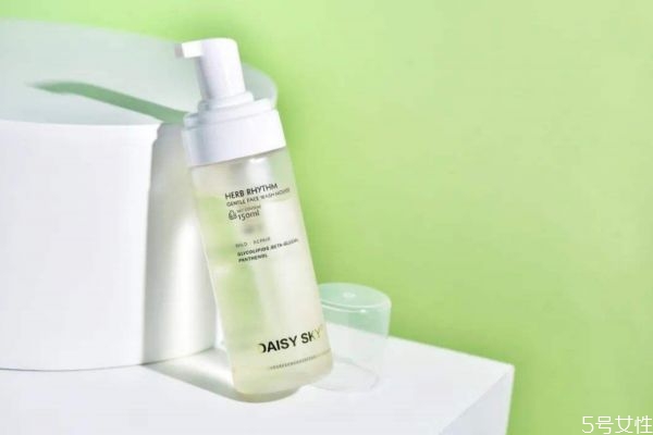 潔面是次數(shù)越多越干凈嗎 堿性洗面奶對皮膚有傷害嗎 潔面是次數(shù)越多越干凈嗎 堿性洗面奶對皮膚有傷害嗎