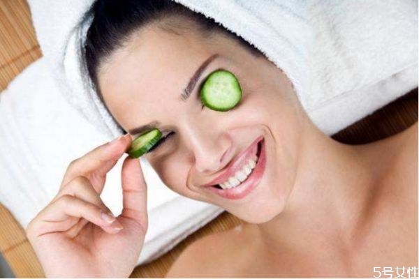 皮膚暗黃用什么護(hù)膚品 水乳有必要買(mǎi)貴的嗎 皮膚暗黃用什么護(hù)膚品 水乳有必要買(mǎi)貴的嗎