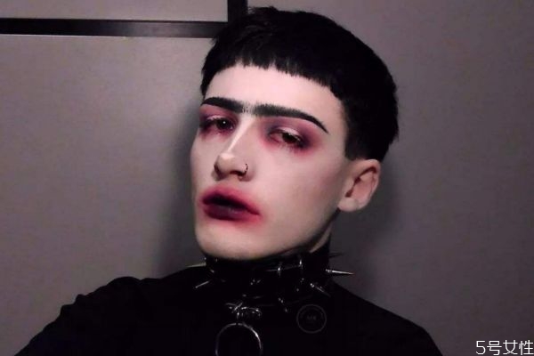 哥特妝容畫法步驟 哥特式妝容特點(diǎn) 哥特妝容畫法步驟 哥特式妝容特點(diǎn)