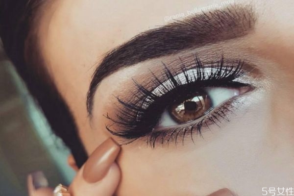 大地色歐美眼妝畫法 歐美上挑眼線畫法 大地色歐美眼妝畫法 歐美上挑眼線畫法