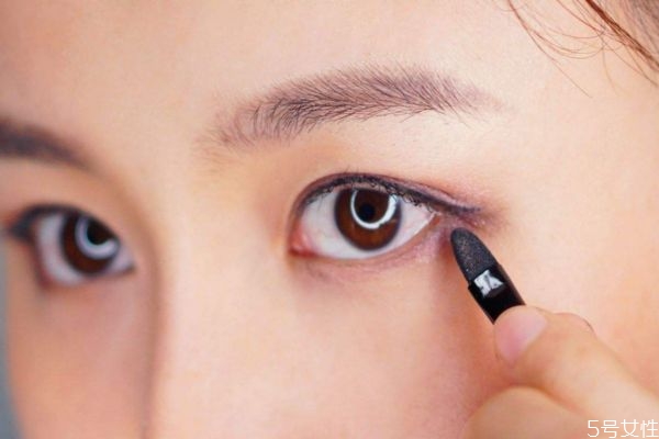 什么人適合化淡妝 為什么有的人只適合化淡妝 什么人適合化淡妝 為什么有的人只適合化淡妝