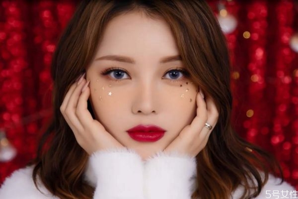 圣誕節(jié)畫什么妝 圣誕節(jié)簡單妝容畫法 圣誕節(jié)畫什么妝 圣誕節(jié)簡單妝容畫法