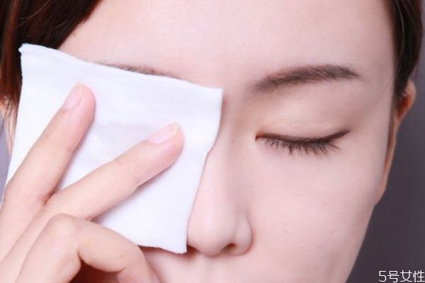 怎么判斷眼妝卸干凈沒 正確的卸眼妝步驟 怎么判斷眼妝卸干凈沒 正確的卸眼妝步驟