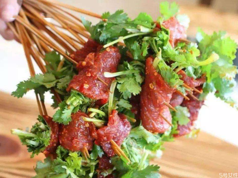 香菜牛肉怎么做 香菜拌牛肉的做法竅門 香菜牛肉怎么做 香菜拌牛肉的做法竅門