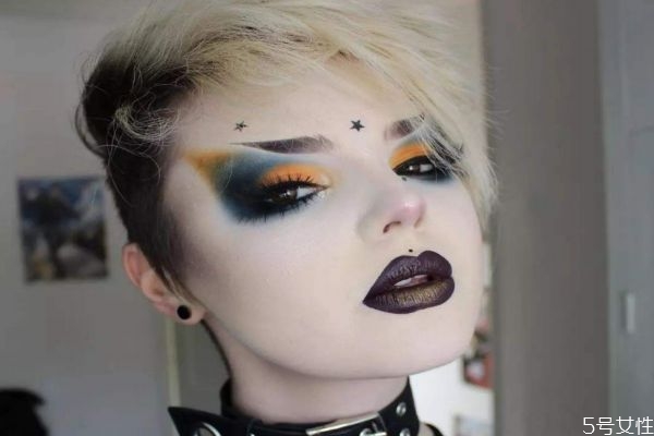 哥特妝容畫法步驟 哥特式妝容特點(diǎn) 哥特妝容畫法步驟 哥特式妝容特點(diǎn)
