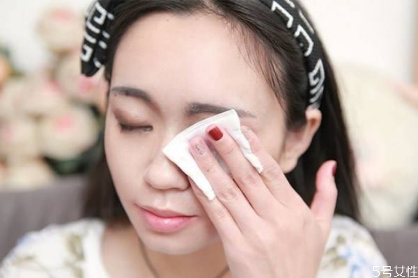怎么判斷眼妝卸干凈沒 正確的卸眼妝步驟 怎么判斷眼妝卸干凈沒 正確的卸眼妝步驟