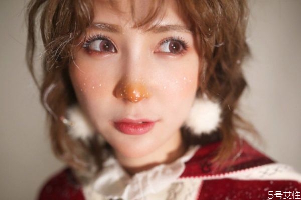 圣誕妝怎么畫 圣誕妝容教程圖片 圣誕妝怎么畫 圣誕妝容教程圖片