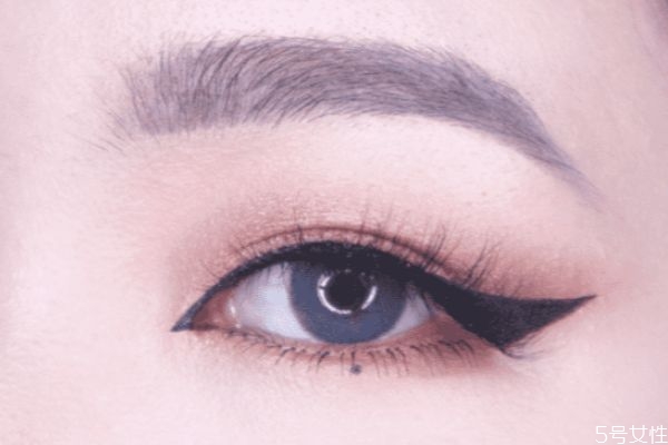 大地色歐美眼妝畫(huà)法 歐美上挑眼線畫(huà)法 大地色歐美眼妝畫(huà)法 歐美上挑眼線畫(huà)法