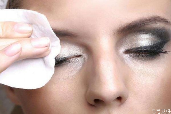 怎么判斷眼妝卸干凈沒 正確的卸眼妝步驟 怎么判斷眼妝卸干凈沒 正確的卸眼妝步驟
