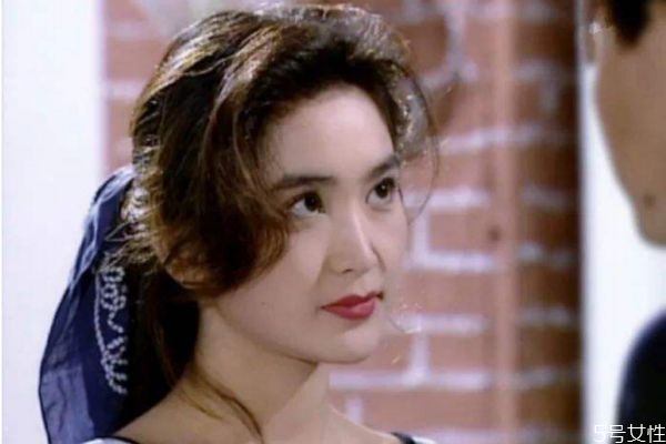 港風(fēng)眼妝教程 港風(fēng)妝容的特點(diǎn) 港風(fēng)眼妝教程 港風(fēng)妝容的特點(diǎn)