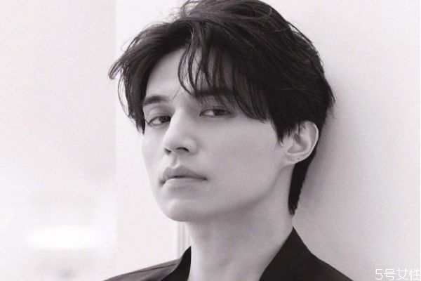 韓國(guó)男生妝容 男生妝容教程 韓國(guó)男生妝容 男生妝容教程