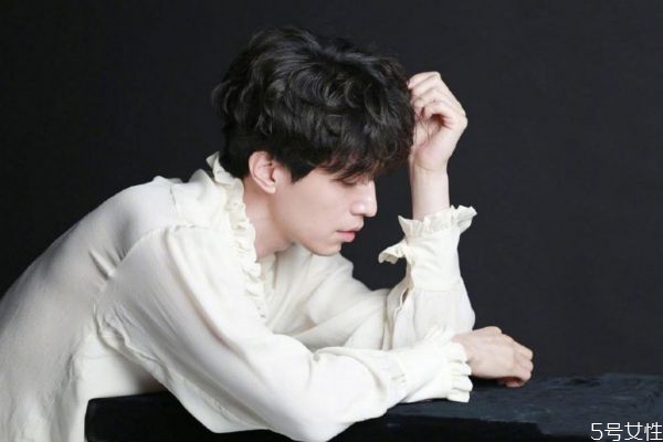 韓國(guó)男生妝容 男生妝容教程 韓國(guó)男生妝容 男生妝容教程