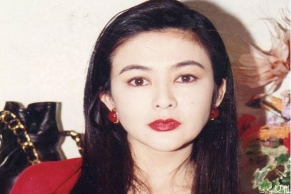 港風(fēng)眼妝教程 港風(fēng)妝容的特點(diǎn) 港風(fēng)眼妝教程 港風(fēng)妝容的特點(diǎn)