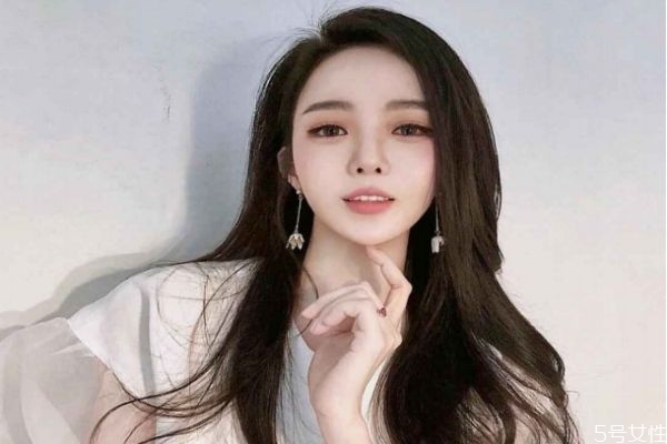 晚宴妝怎么畫(huà) 晚宴妝的畫(huà)法及步驟 晚宴妝怎么畫(huà) 晚宴妝的畫(huà)法及步驟