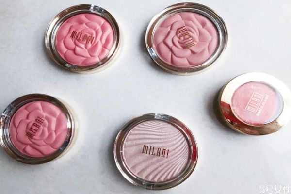 打腮紅和不打腮紅的區(qū)別 腮紅的正確打法 打腮紅和不打腮紅的區(qū)別 腮紅的正確打法