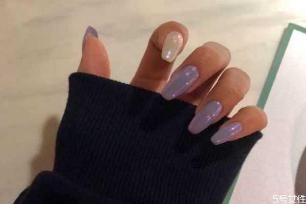 用延長膠要先上底膠嗎 做完延長甲上色要涂底膠嗎 用延長膠要先上底膠嗎 做完延長甲上色要涂底膠嗎