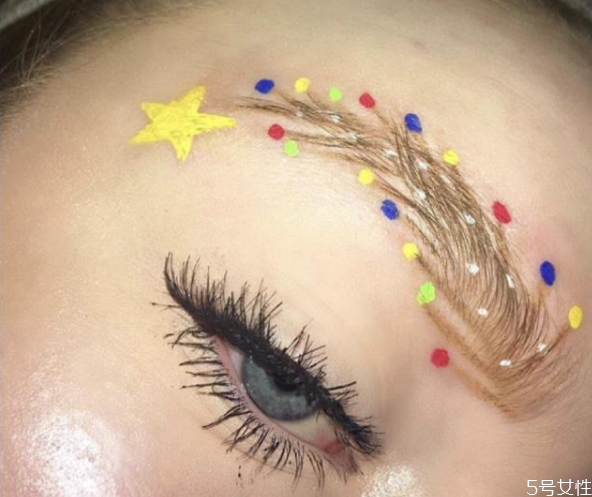 圣誕節(jié)化什么妝 圣誕主題妝容 圣誕節(jié)化什么妝 圣誕主題妝容