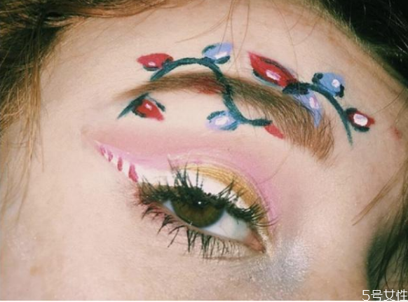 圣誕節(jié)化什么妝 圣誕主題妝容 圣誕節(jié)化什么妝 圣誕主題妝容